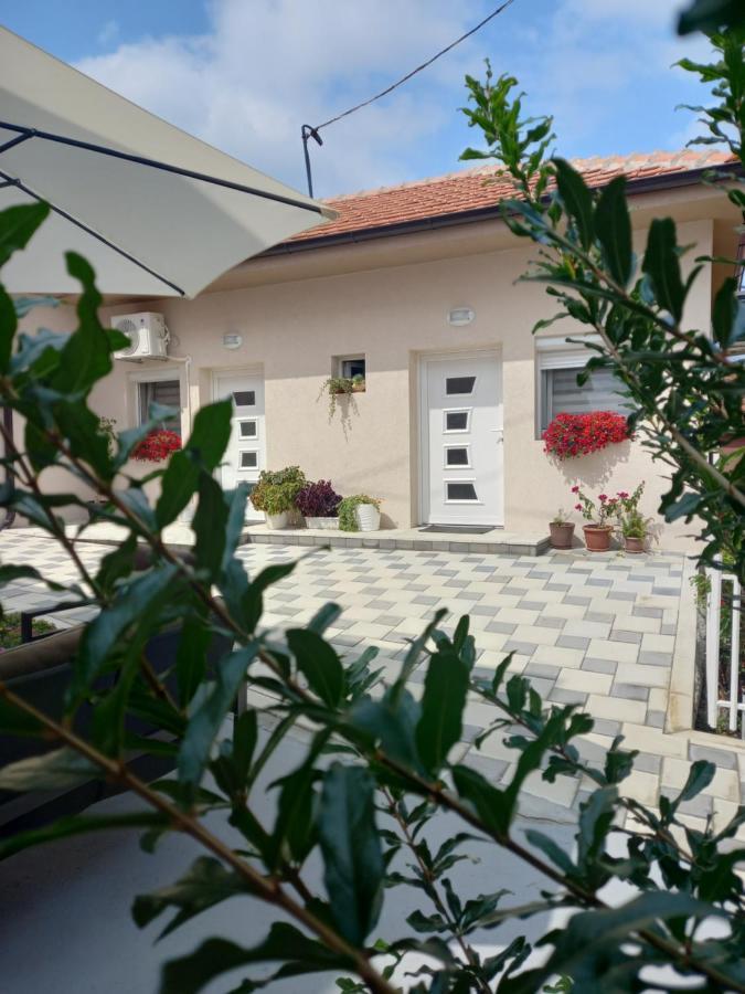 Leda Apartmani Smederevo Buitenkant foto