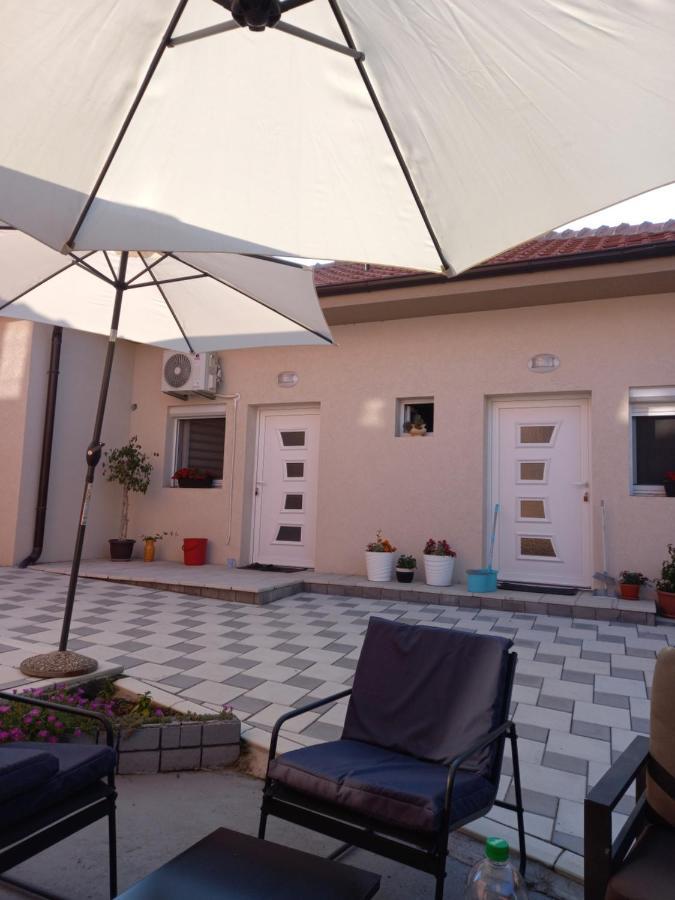 Leda Apartmani Smederevo Buitenkant foto